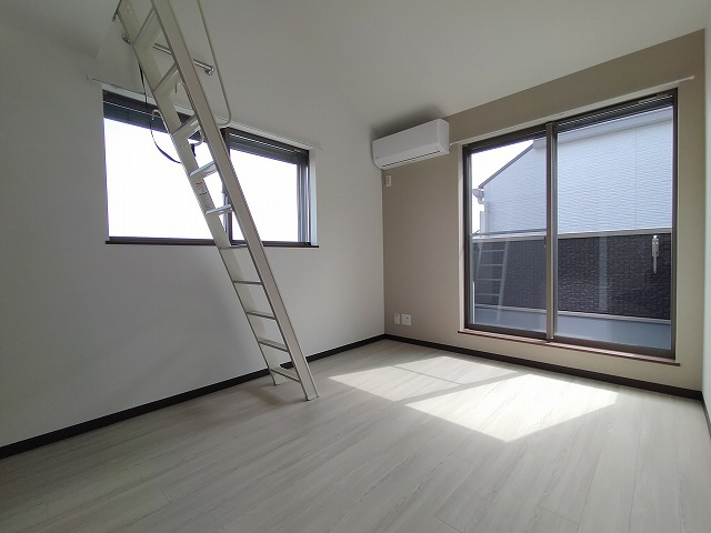 神戸市長田区蓮宮通４丁目のアパートの居間・リビング|リビング洋室