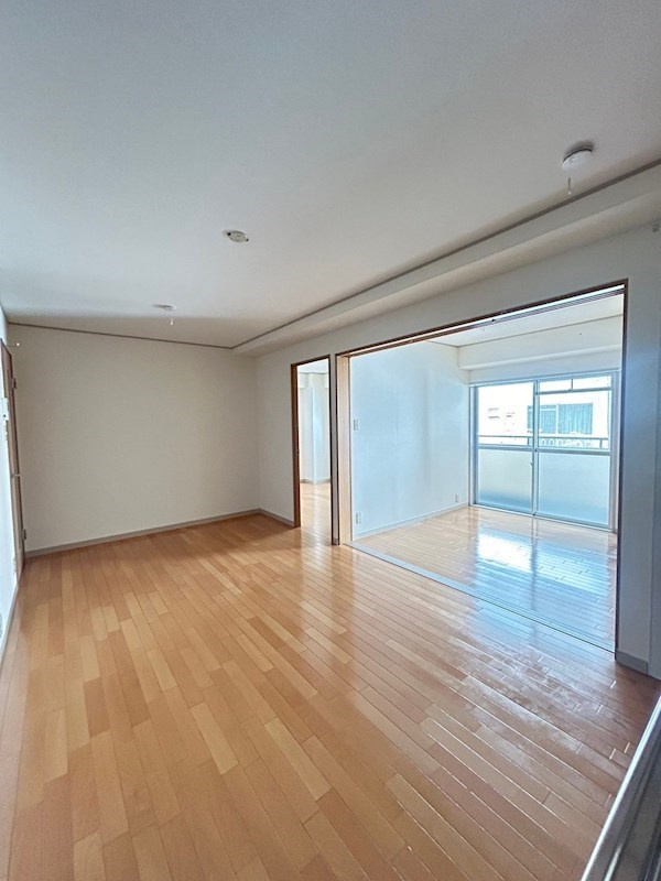 メトロハイツ花隈の居間・リビング