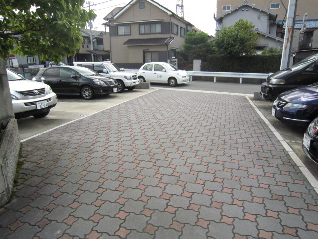 アザレア館の駐車場