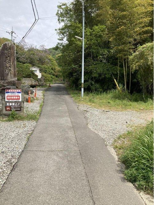 高浜町1丁目1435-4の前面道路含む現地写真