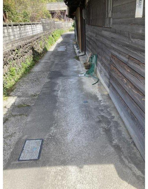 西条市丹原町田滝　戸建ての前面道路含む現地写真