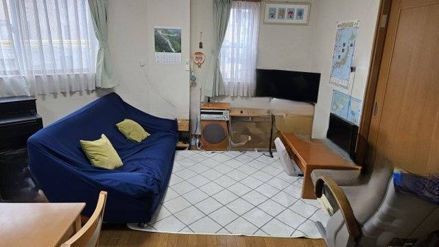 勝山町1丁目　店舗付き住宅の居間・リビング