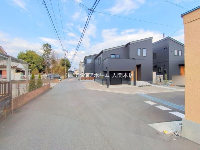 入間市上藤沢・全18棟　新築未入居一戸建　C号棟の前面道路含む現地写真