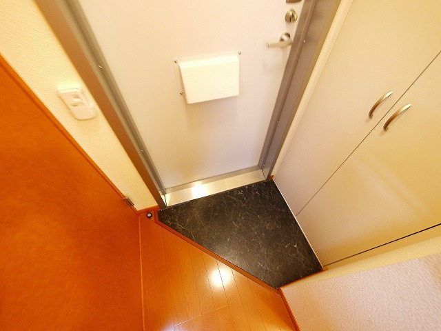 レオパレス南阪手Ⅱの玄関|シンプルで使いやすい玄関です