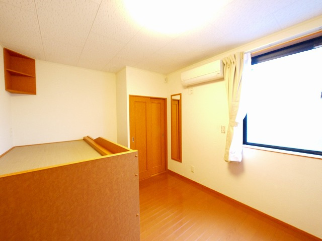 レオパレス南阪手Ⅱの寝室|使い勝手のいい寝室です