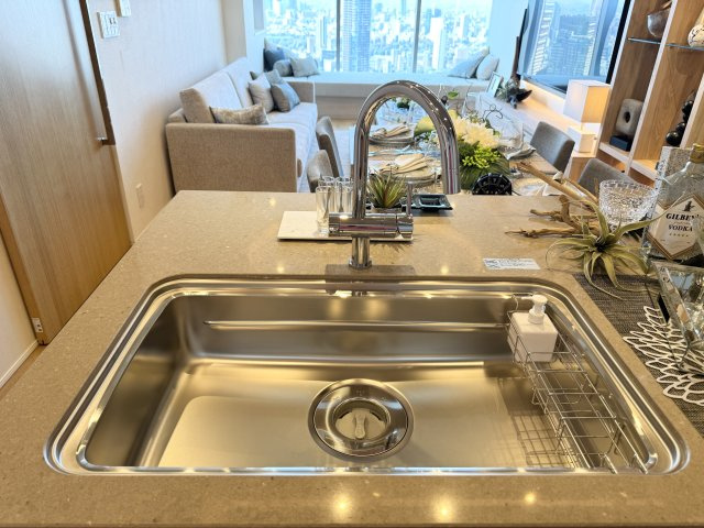 赤坂タワーレジデンス トップオブザヒルのキッチン|浄水機・ディスポーザー付き