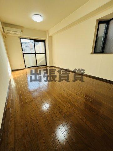 仲介手数料0円！クラフトアルスの居間・リビング