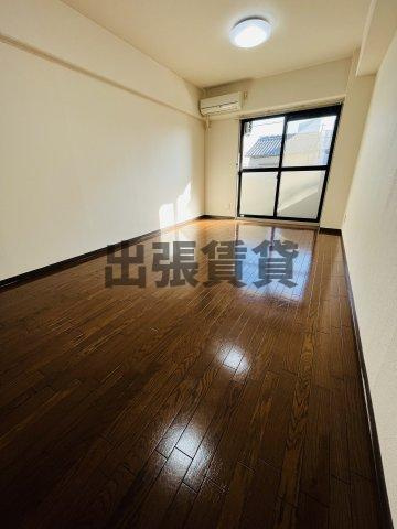 仲介手数料0円！クラフトアルスの居間・リビング