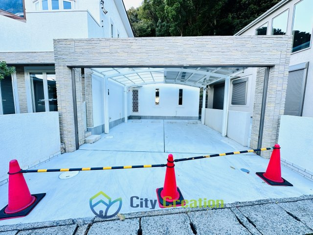 中郡大磯町高麗2丁目　リフォーム済み大型邸宅の駐車場