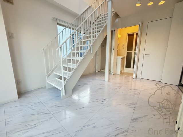 CASA Asteria Tenmaの居間・リビング