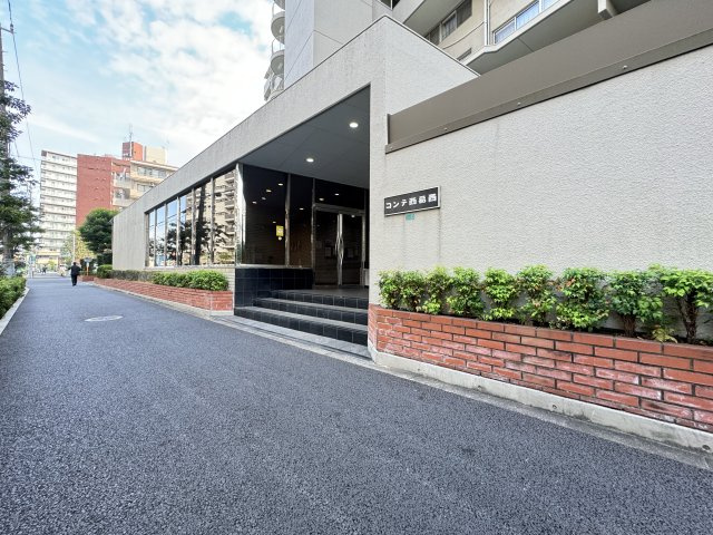 コンテ西葛西のエントランス|緑豊かなエントランスがお出迎え