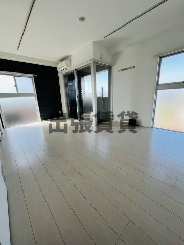 仲介手数料0円！SPACE CUBE HONJINの居間・リビング