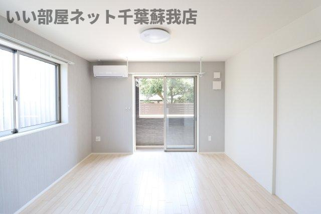 （仮称）千葉市中央区大森町新築アパートの居間・リビング|リビングです