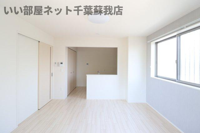 （仮称）千葉市中央区大森町新築アパートの居間・リビング|ゆったり過ごせる居間です