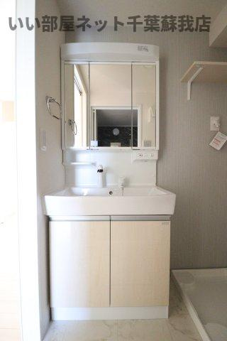 （仮称）千葉市中央区大森町新築アパートの洗面所|朝の準備に活躍する、洗髪洗面化粧台！