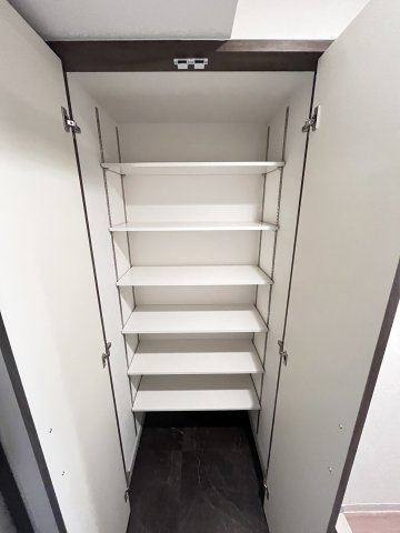 大阪市都島区中野町４丁目の賃貸マンションの玄関