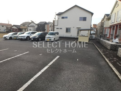 【駐車場】 | パティオクレスト | 駐車場があるので、車を買う予定の方も安心です