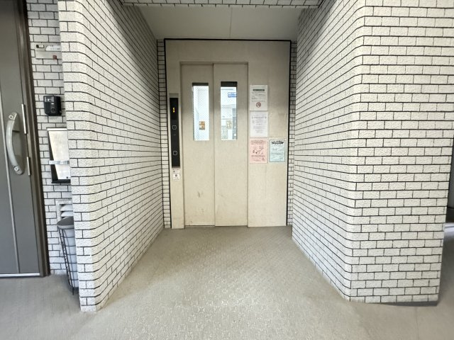 グリーンパーク西葛西のその他共用部分|エレベーターは1基設置されています