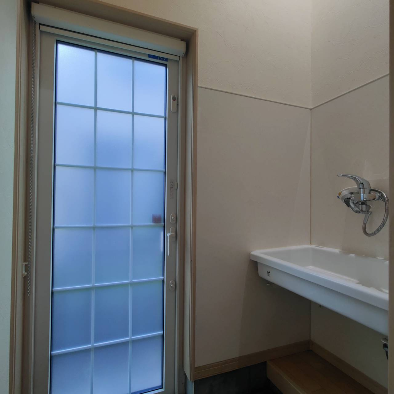 野田市つつみ野　中古戸建のエントランス|勝手口ペット用足洗場