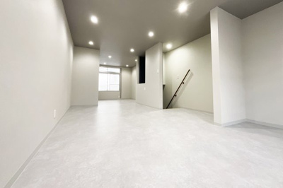 【洋室】 | 京都市山科区西野大鳥井町　中古テラス | 15.5帖の広々とした洋室です。二面採光ですので、陽当りが良く、開放感のあるお部屋になっております(^^)/