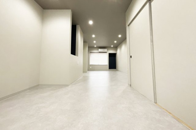 【洋室】 | 京都市山科区西野大鳥井町　中古テラス | 2階はダウンライトが設けられています。
