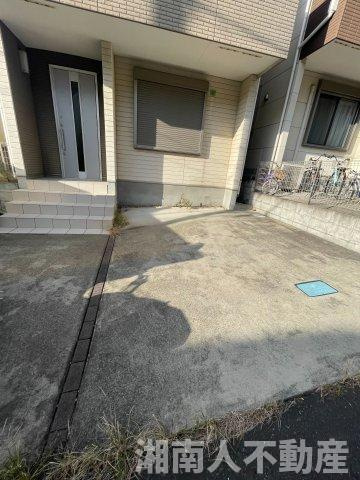 WIC　２か所有！　茅ヶ崎市本村３丁目　中古戸建の駐車場|車をお持ちの方に嬉しい駐車場付きの物件です