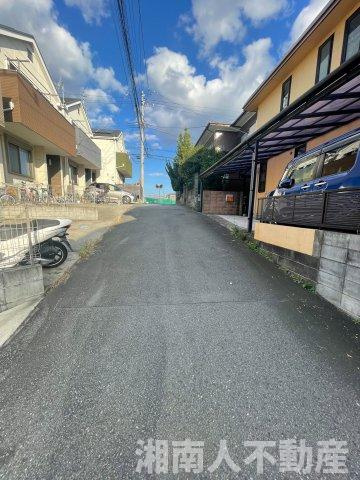 WIC　２か所有！　茅ヶ崎市本村３丁目　中古戸建の前面道路含む現地写真|前面道路含む現地写真です