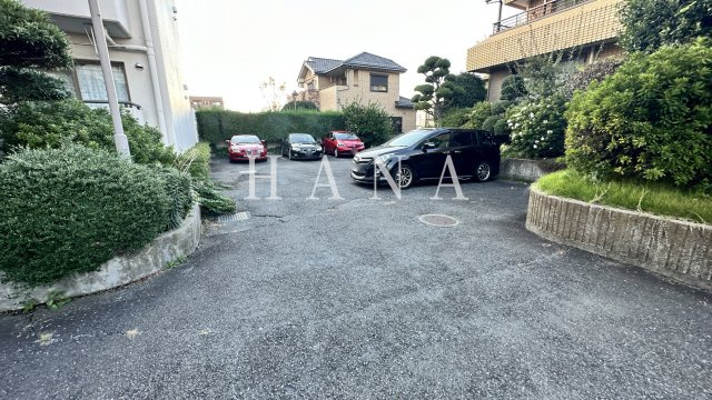 グレース秀和 の駐車場
