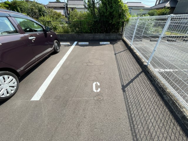 カルム北条の駐車場