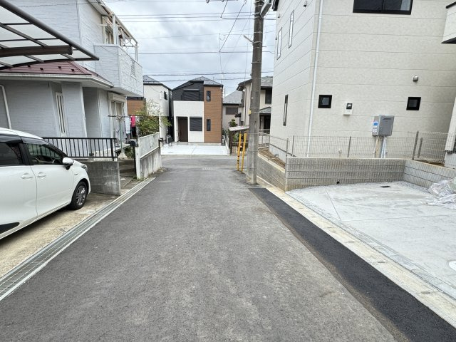 柏市藤心新築戸建【高柳小学校：10分】の前面道路含む現地写真|北東側前面道路