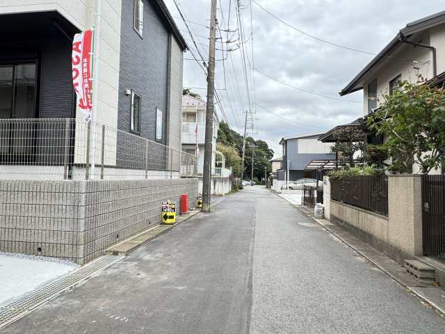 柏市藤心新築戸建【高柳小学校：10分】の前面道路含む現地写真|南東側前面道路