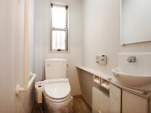 甲子園三保町戸建の洋室