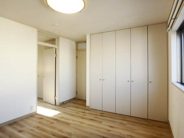 甲子園三保町戸建の洋室