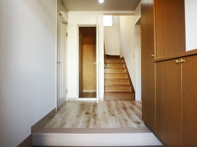 甲子園三保町戸建の玄関