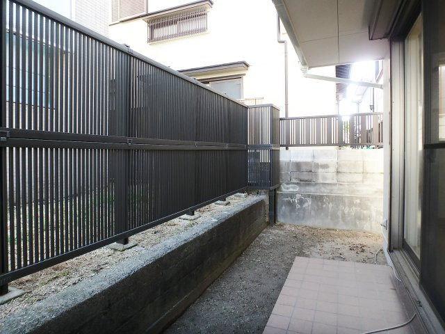 甲子園三保町戸建の駐車場