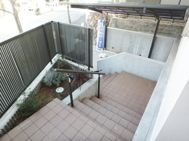 甲子園三保町戸建の玄関