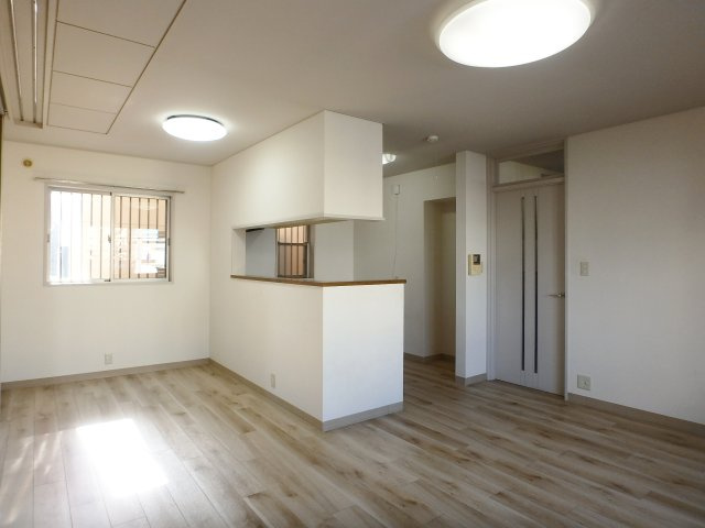 甲子園三保町戸建の居間・リビング