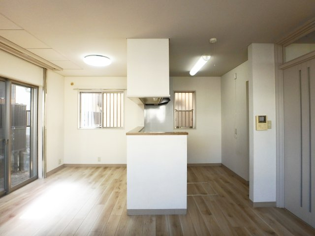 甲子園三保町戸建の居間・リビング