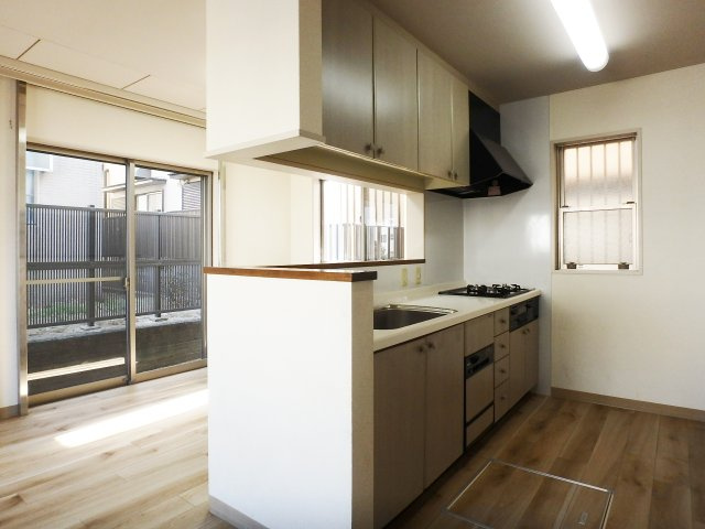 甲子園三保町戸建のキッチン