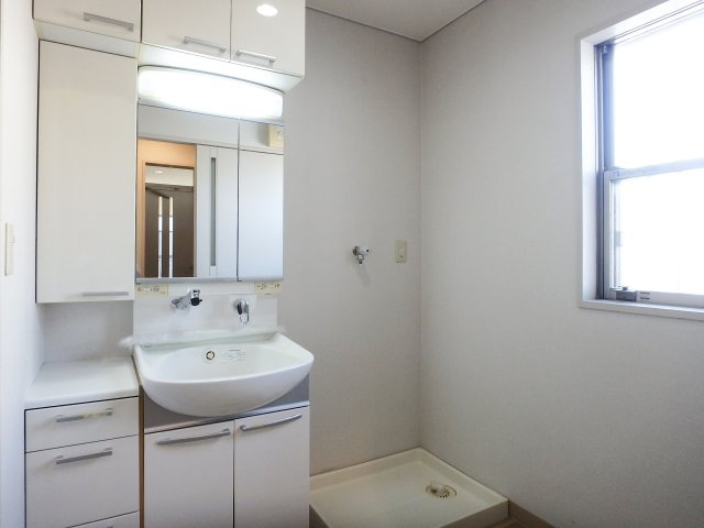 甲子園三保町戸建の独立洗面台