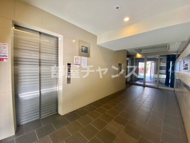 プレサンス栄モードのロビー