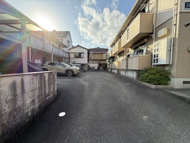 シャーメゾン・クレール B棟の駐車場