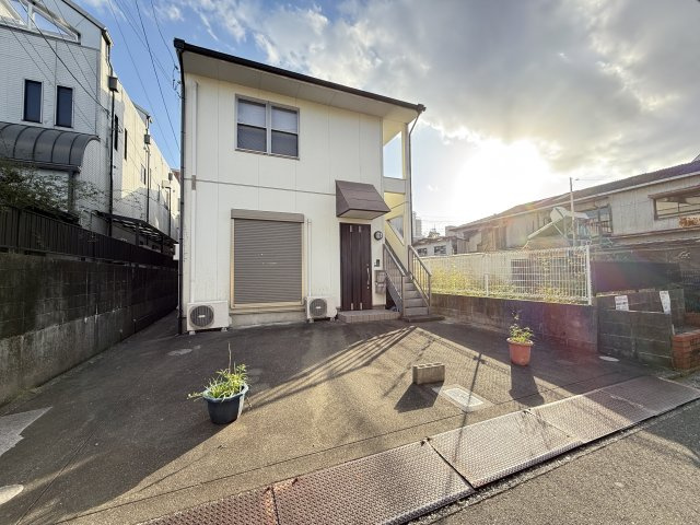 貸家(桜井町2丁目1-10)1階部分の駐車場