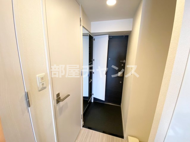 プレサンス栄フェルの玄関