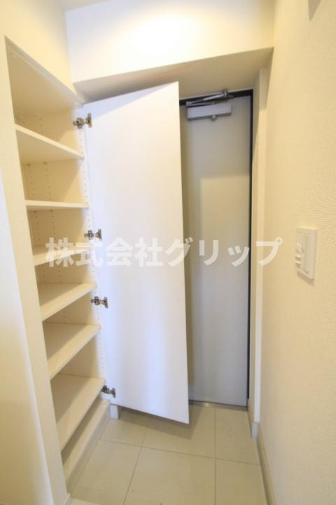 ラフィスタ伊勢佐木長者町駅前イーストの玄関