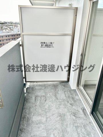 アルティザ江坂のバルコニー