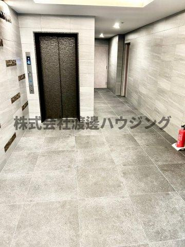 アルティザ江坂のエントランス