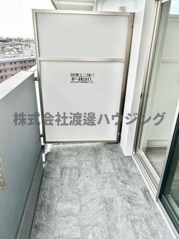 アルティザ江坂のバルコニー