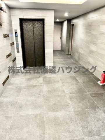 アルティザ江坂のエントランス