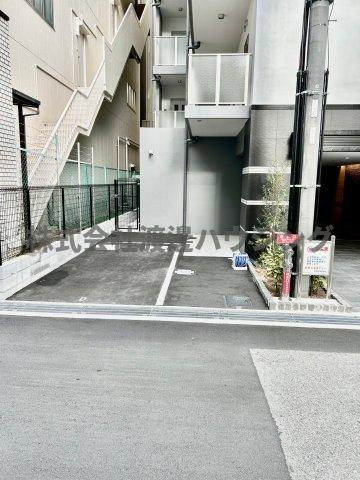 アルティザ江坂の駐車場